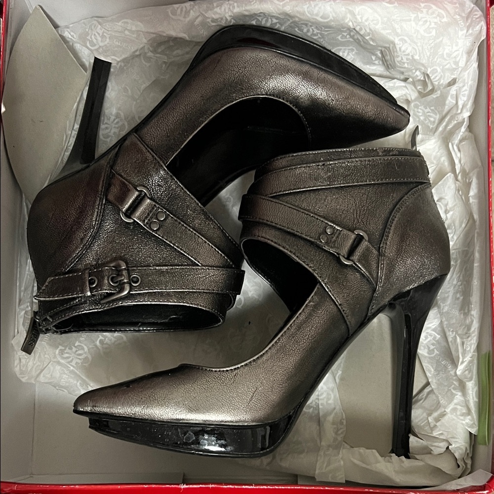 Guess Metallic Leather Stiletto Heels, size 6